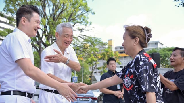 【GE2025】李资政到哥本峇鲁助阵 和郭献川一起走访选民