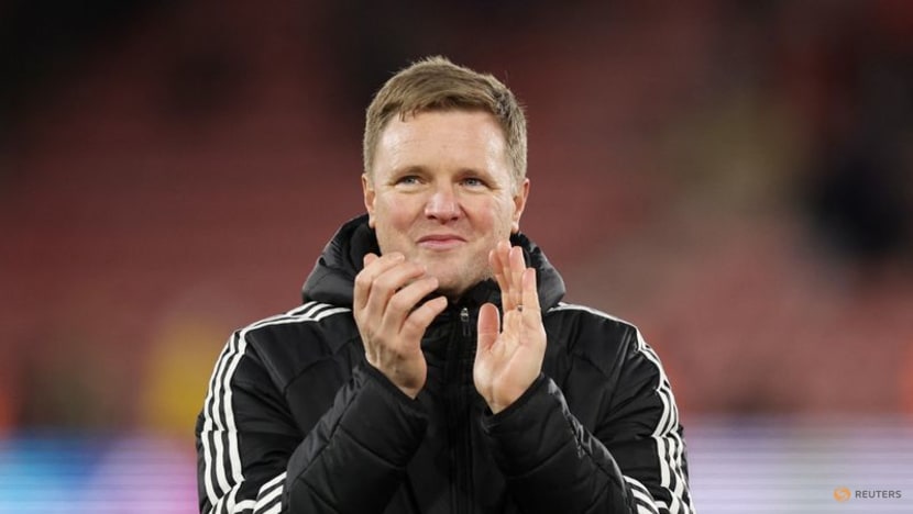 Newcastle's Howe hails outstanding Isak as striker hunts golden boot