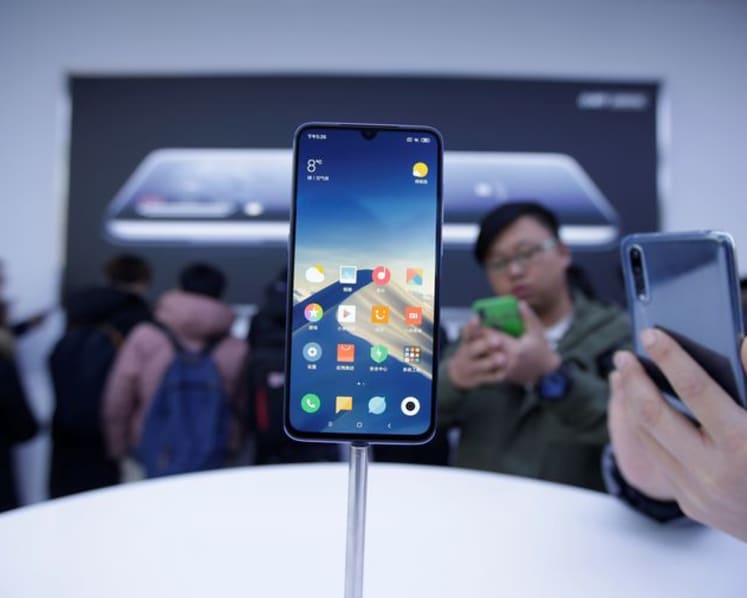 Global smartphone market faces record annual decline as chip crunch worsens