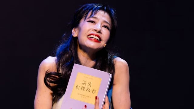 《约定·香奈儿》狮城登场，焦媛诉说亲身经历，向亡父道别