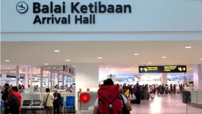 3 warga China serang pegawai imigresen dihantar pulang 3 warga China serang pegawai imigresen dihantar pulang