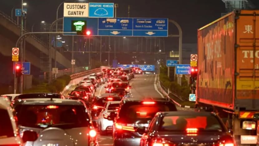 Kesesakan trafik dijangka di pusat pemeriksaan SG-M'sia semasa cuti panjang Hari Buruh Kesesakan trafik dijangka di pusat pemeriksaan SG-M'sia semasa cuti panjang Hari Buruh