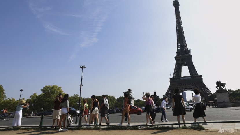 Commentary: Travelling abroad? Don’t be tempted to pay your way using your home currency Commentary: Travelling abroad? Don’t be tempted to pay your way using your home currency