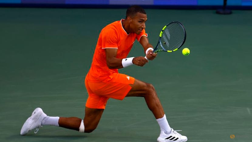 Medvedev wins Dubai title with walkover