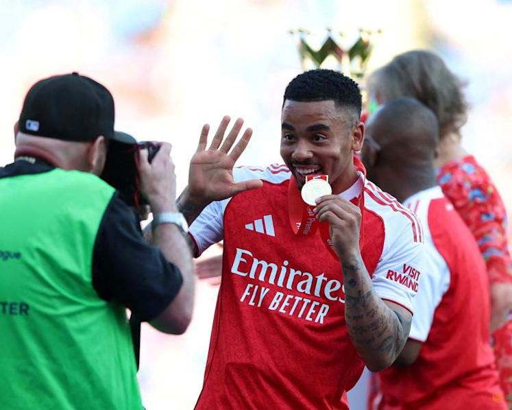 Barcelona sign Brazilian striker Jesus from Arsenal