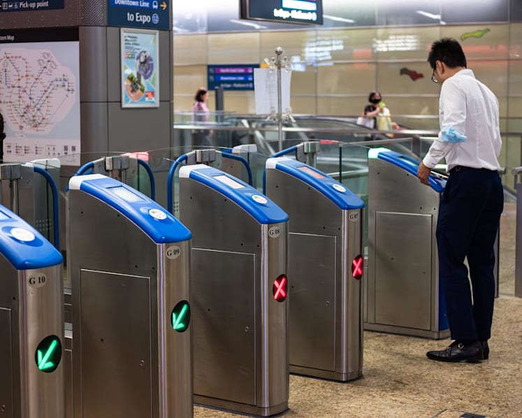 Some commuters who switched to SimplyGo can collect cards that use old ticketing system from March 18 to June 30