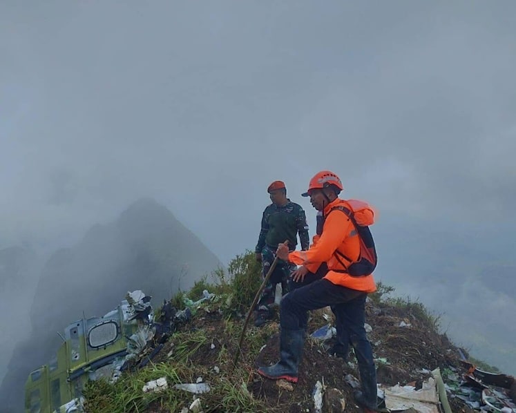 Indonesia finds wreckage of missing surveillance plane carrying 10, one body