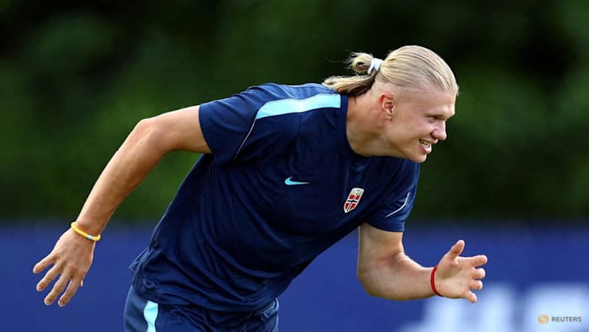 Let's give the ball to Haaland, Norway coach says