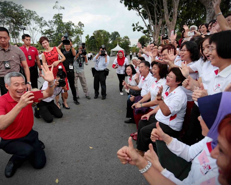 PM Lee honours volunteers who advocated pioneer package