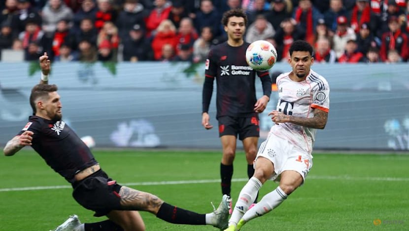 Nine-man Bayern come from behind to rescue 1-1 draw at Leverkusen