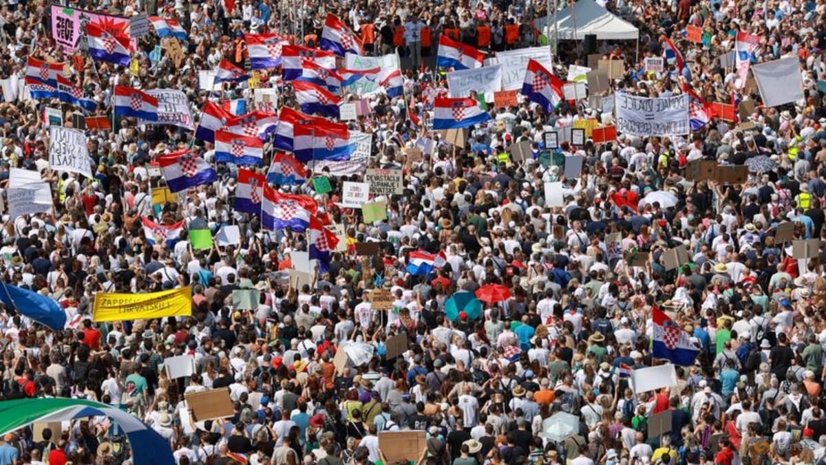 Tens of thousands rally in Zagreb over Croatia waste cleanup delays