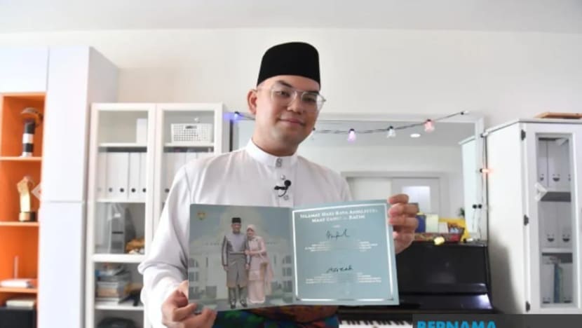 Lelaki M'sia ini teruskan tradisi berbalas kad Raya dengan Raja-Raja Melayu, orang kenamaan
