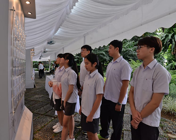 For some S'poreans, an emotional farewell to Nathan