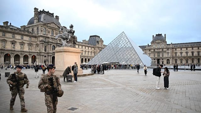 法媒：卢浮宫珠宝失窃后 部分珍品移至法央行金库