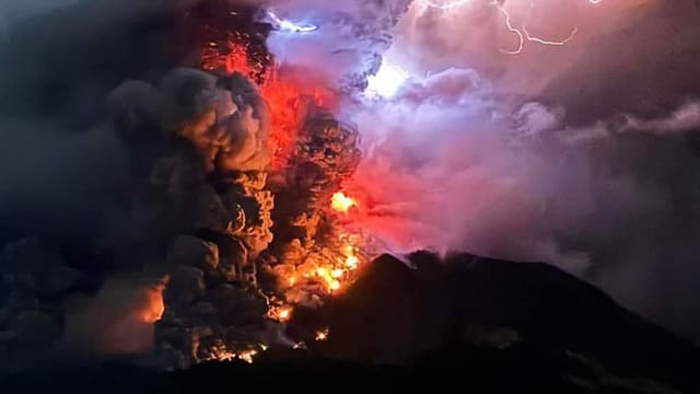 印尼鲁昂火山爆发 酷航取消狮城往返东马四航班