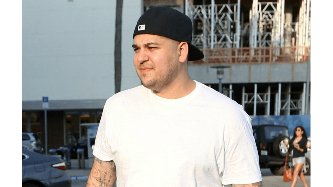 Rob Kardashian considering weight loss camp 8days(02)