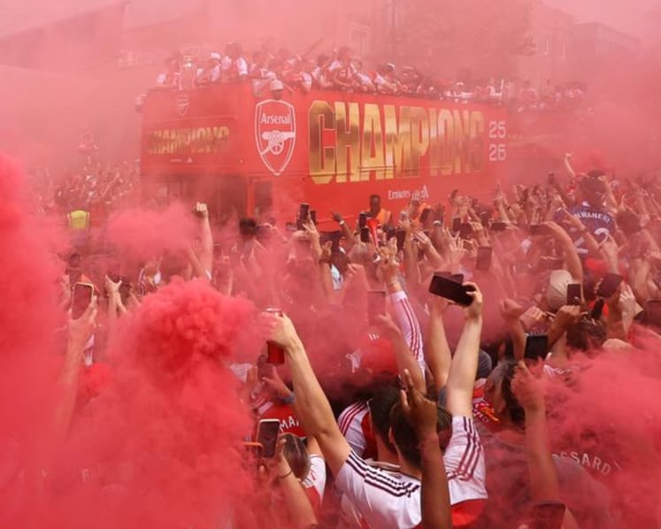 Arsenal paint London red with victory parade after Premier League title win