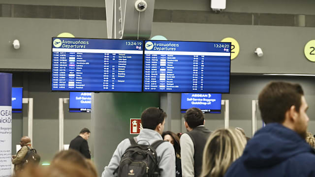 希腊机场无线电通讯系统故障 导致运作瘫痪数千人滞留