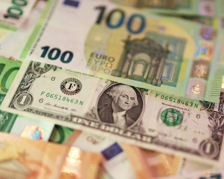 Dollar hits 17-month high versus euro as bond selloff lifts yields