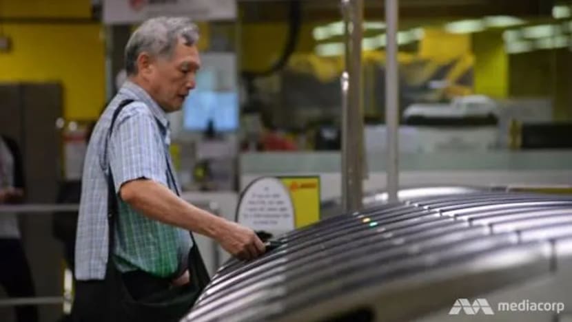 Penumpang boleh guna kad tanpa sentuhan NETS untuk bayar tambang MRT, bas