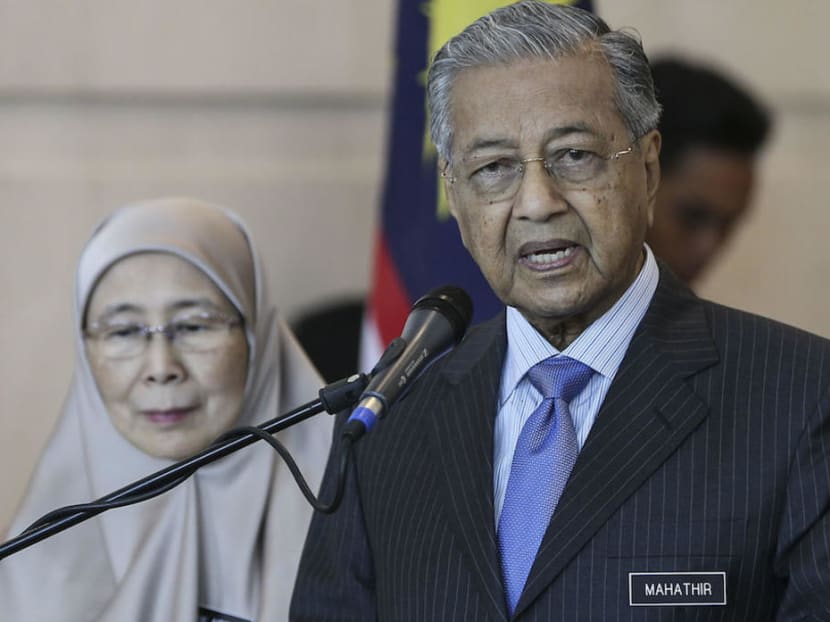 Malaysian Prime Minister Mahathir Mohamad says he will not be surprised if the Chinese yuan takes over the United States dollar as a global trading currency. Malaysian Prime Minister Mahathir Mohamad says he will not be surprised if the Chinese yuan takes over the United States dollar as a global trading currency.