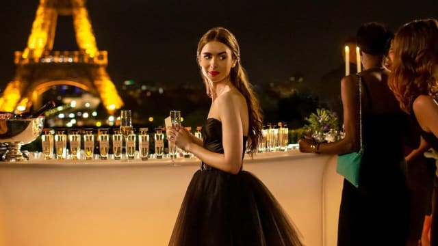 衣架子身材如何养成　“Emily In Paris”Lily Collins公开减肥菜单