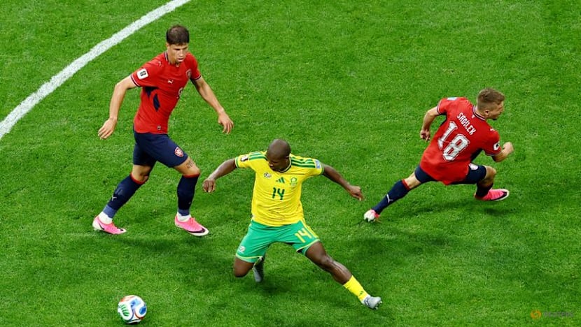 South Africa salvage draw with late penalty after Czechs take early lead