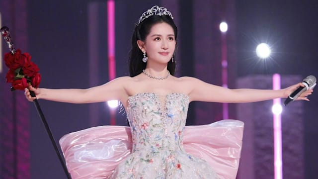 谢娜主持《乘风2026》被批不专业，提词器差异细节曝光！