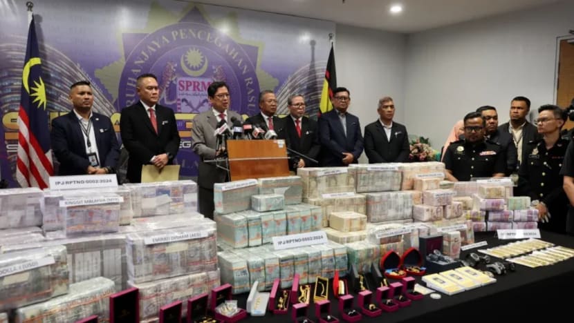 SPRM rampas wang tunai RM170 juta, jongkong emas dari bekas pegawai kanan Ismail Sabri