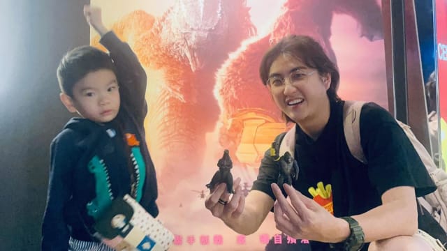 黄靖伦带3岁儿看电影　因1事无法入场！