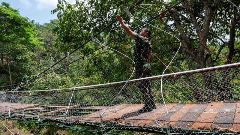 Indonesia’s army to rebuild bridge seen to collapse in viral footage
