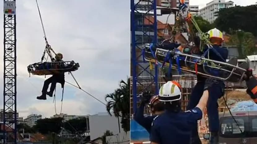 Pasukan kecemasan SCDF selamatkan pekerja cedera dari kren setinggi 40m
