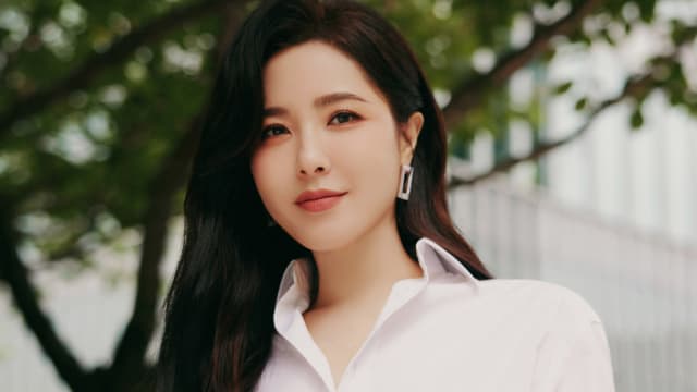 礼物遭倒卖，粉丝反被告？中国女星曾黎被指灾难公关