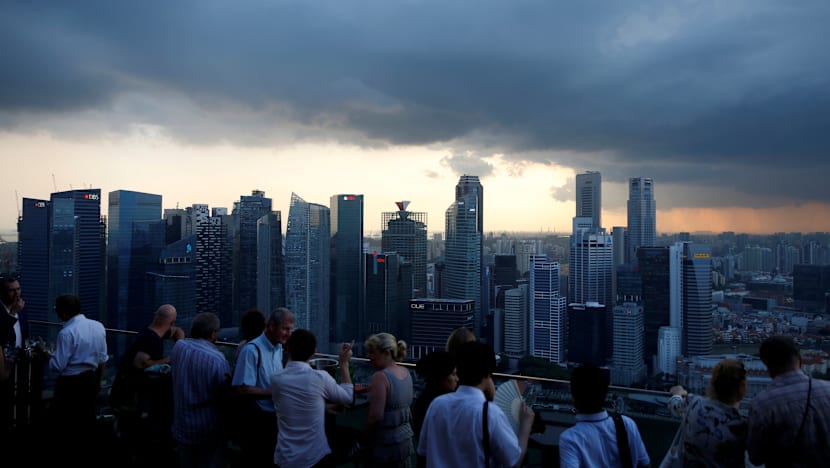 Singapore shaves 2016 growth forecast, but should avoid technical recession