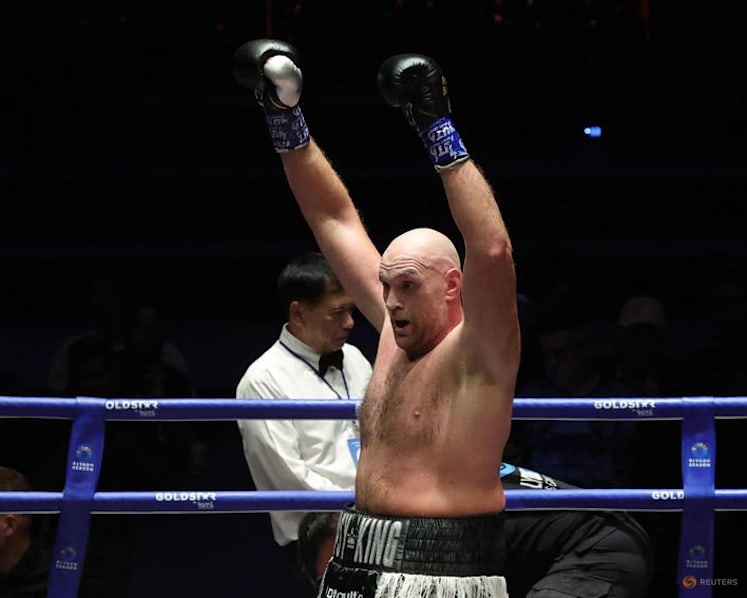 Fury dominates Wach ahead of Joshua showdown