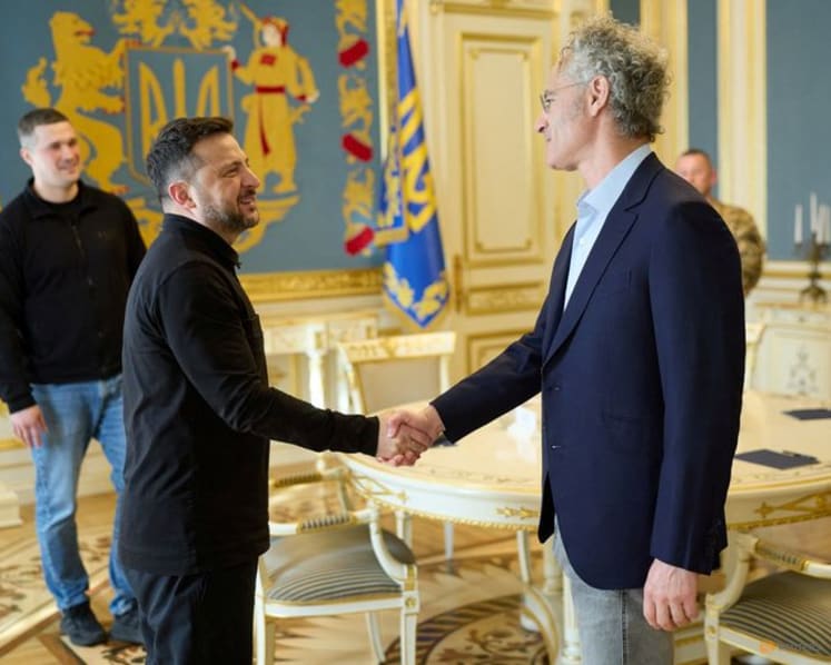 Zelenskiy meets Palantir CEO as Ukraine expands use of AI in war