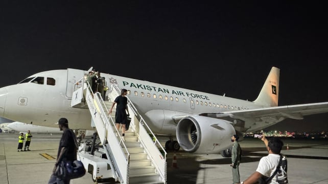 Warga SG kongsi pengalaman diterbangkan pulang dari Pakistan di tengah perang dengan India