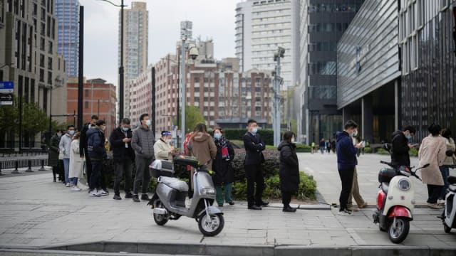 中国冠病单日新增病例 减少到3万起以下