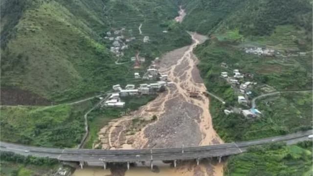 四川发生严重山洪  造成逾30人失联