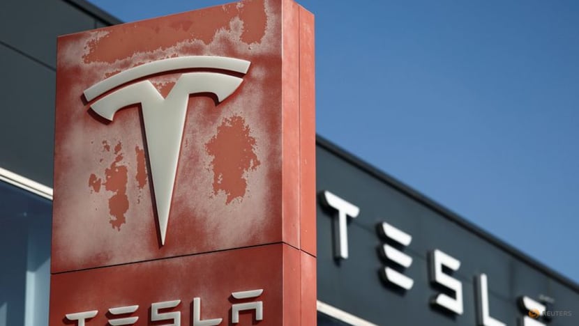Tesla's software engineering head to step down, Bloomberg News reports