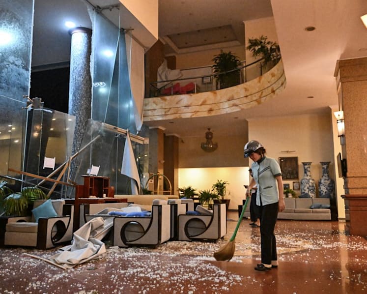 Typhoon Kalmaegi hits Vietnam after killing 140 in Philippines