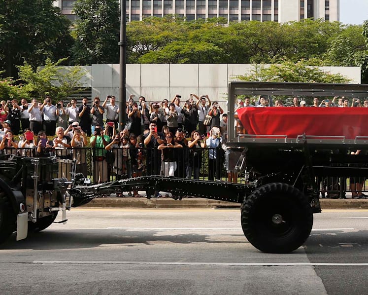 Loyal staff give Mr Lee Kuan Yew final send-off