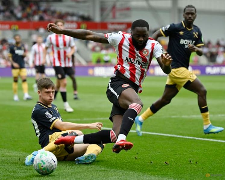 Arsenal blow away Fulham to turn up heat on Man City, West Ham suffer blow