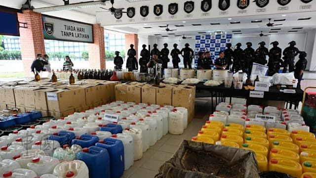 起获3586公斤数量庞大毒品 马警记者会派口罩防“中毒”