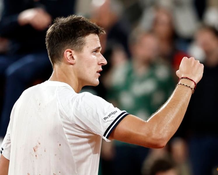 Resolute Mensik makes Paris semis, Andreeva and Kostyuk set up meeting