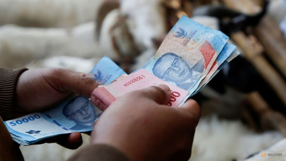 Indonesian central bank to continue intervening to defend depreciating rupiah