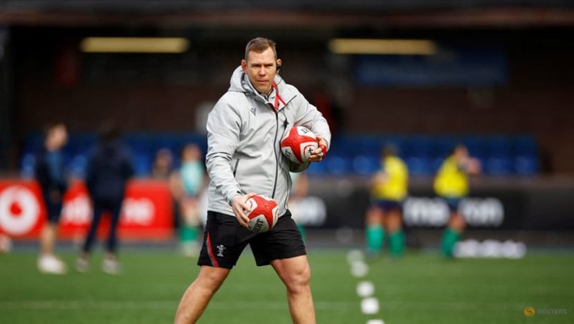 Wales women's coach Cunningham steps down after player contracts furore Wales women's coach Cunningham steps down after player contracts furore