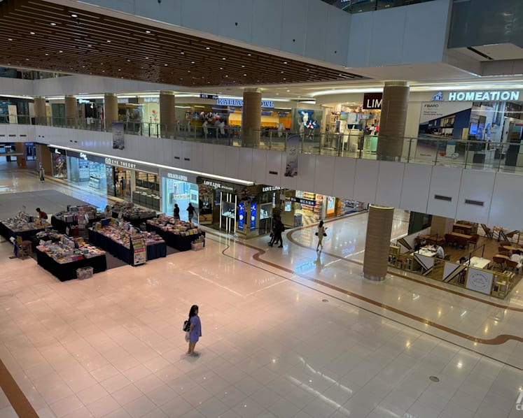 Leisure Park Kallang, em Singapura, fotografado em abril de 2025 durante período de perda de âncoras.