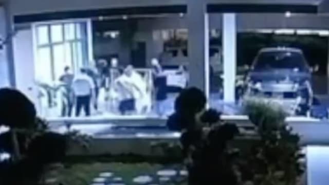 疑因外卖送错门 泰男遭外籍邻居闯入痛殴 