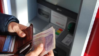 Ranked: ATM Withdrawal Fees At Singaporeans’ Favourite Travel Destinations, From South Korea To Thailand